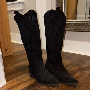 NWOT Knee High Suede Pointed Toe Cowgirl Boots size 8